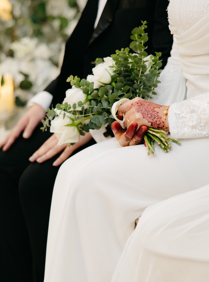 farahfrzna's tweet photo. 16 September 2022 
Alhamdullilah, I’m married to the love of my life! 

To future brides, let me share with you my wedding details &amp; planning yang mungkin berguna untuk korang in the future. https://t.co/8Qt0V6Cj08