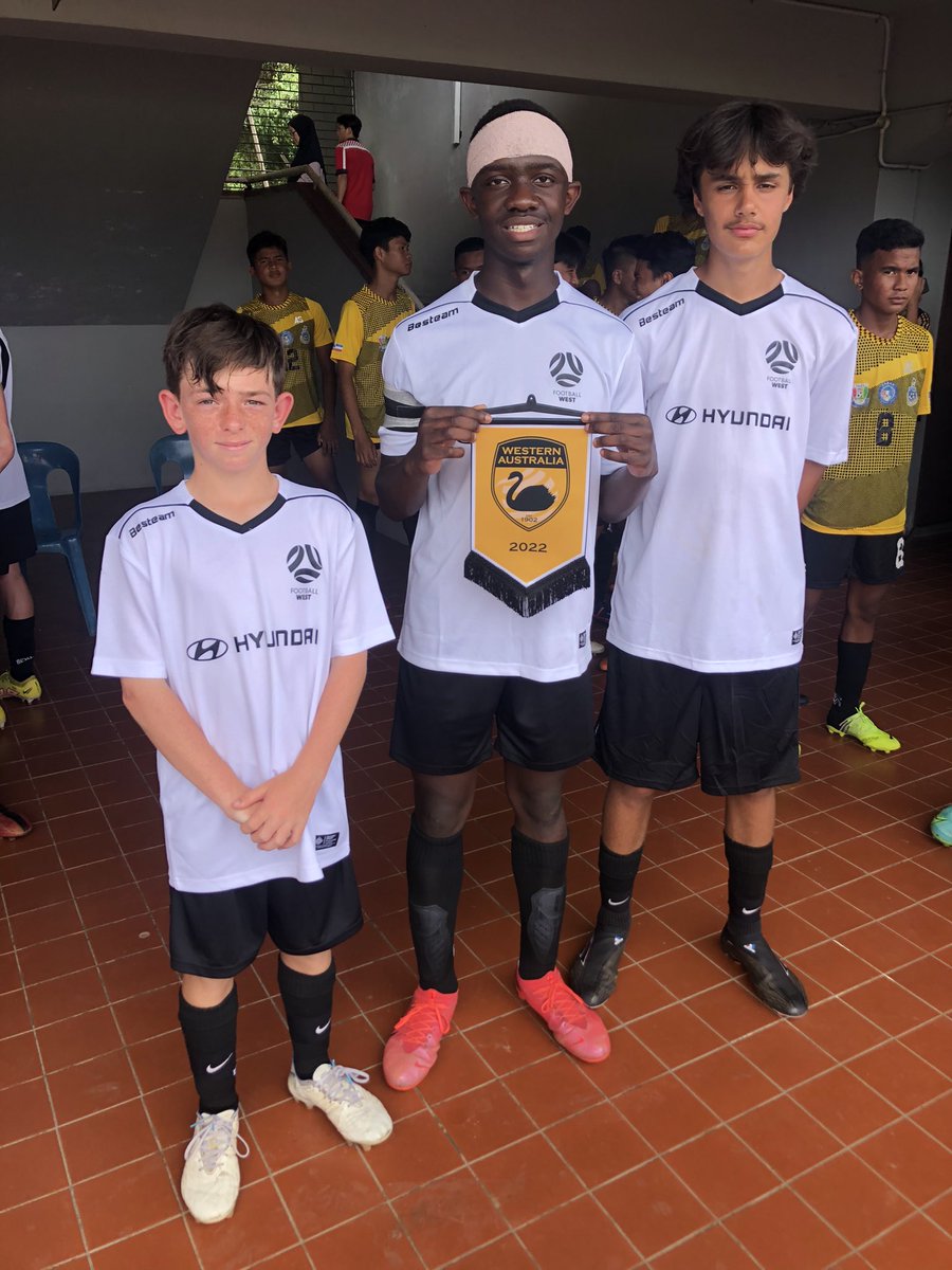 propatoTrainer's tweet photo. 🤙🏽 HYUNDAI TSP U14 Boys Leadership group: 

⚽️ Cooper Jones 
⚽️ Sammuel Chansongo
⚽️ Finn Callaghan 

🇦🇺 @FootballWest 

#leadershipdevelopement  #football #development #youthdevelopment #mentalhealth #borneocup #footballwest #propatocoach https://t.co/nKEU6LoTJT