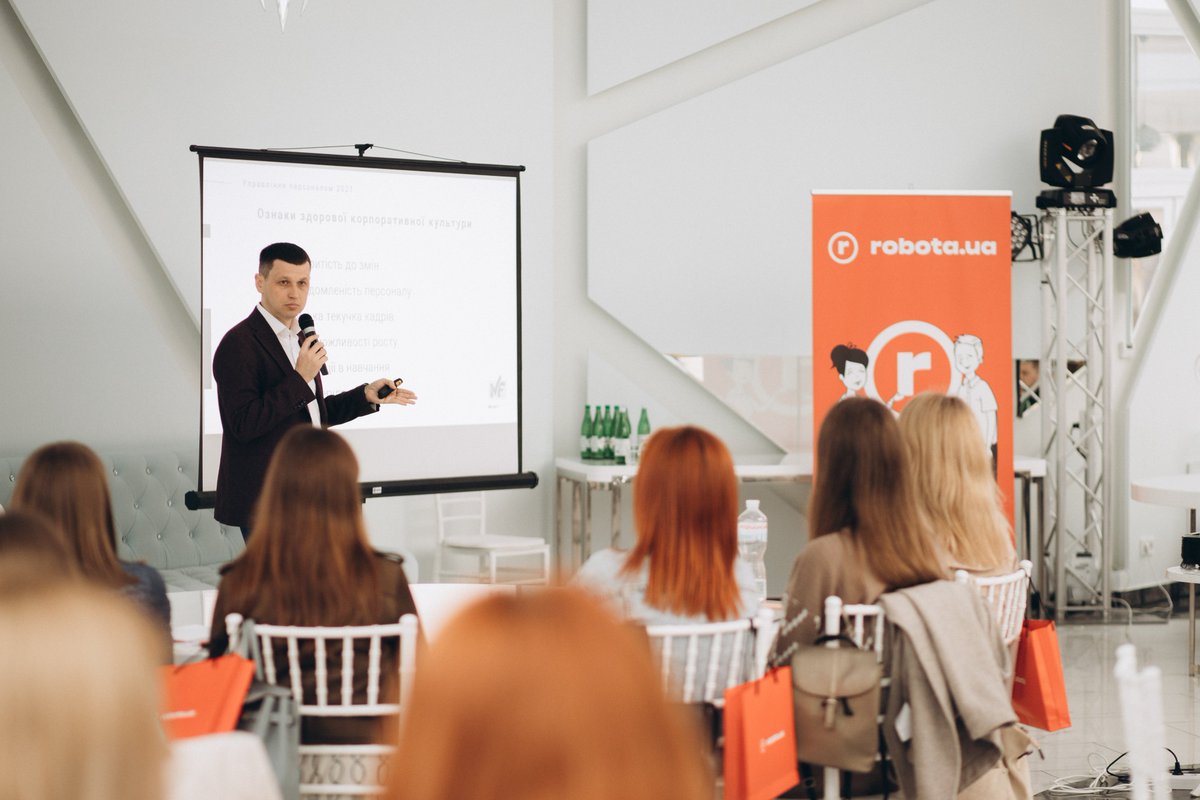Виступав на конференції "Управління персоналом" що організовував <a href="/MoneyFestClub/">БК MoneyFest</a> Вийшло насправді круто, поділився особливостями корпоративної культури в фінансових організаціях