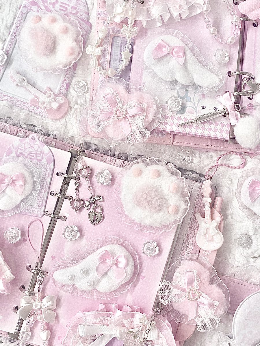 ♡아웅 귀여워..♡ 알티이벤트!! 
헤어핀을 만들어 봤는데 너무너무 사랑스러워요 𖦹

#RT + #Follow 해 주신 한 분께
뽀송뽀송.. 포근포근.. 
원하시는 헤어핀 하나를 보내드려요 ꕤ

당발은 11월 중으로 ♡