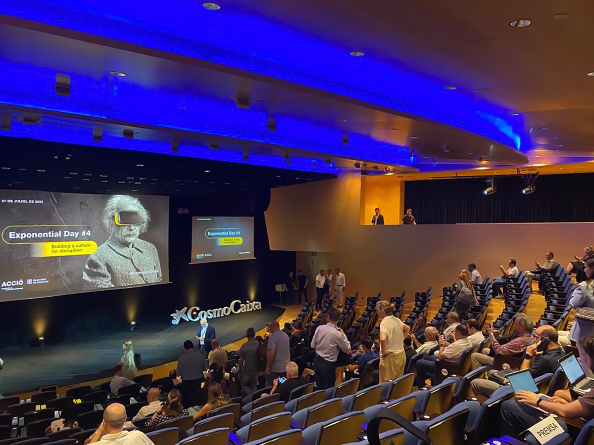 BroomxTech's tweet photo. ✨Discover our participation in the 4th edition of the #ExponentialDay4, organized by @accio_cat and @gencat, where we converted one of the @CosmoCaixa auditoriums into an #immersive experience.
👉Learn more about it at: https://t.co/EtQr8iehVS https://t.co/X4Oc6XXMAj