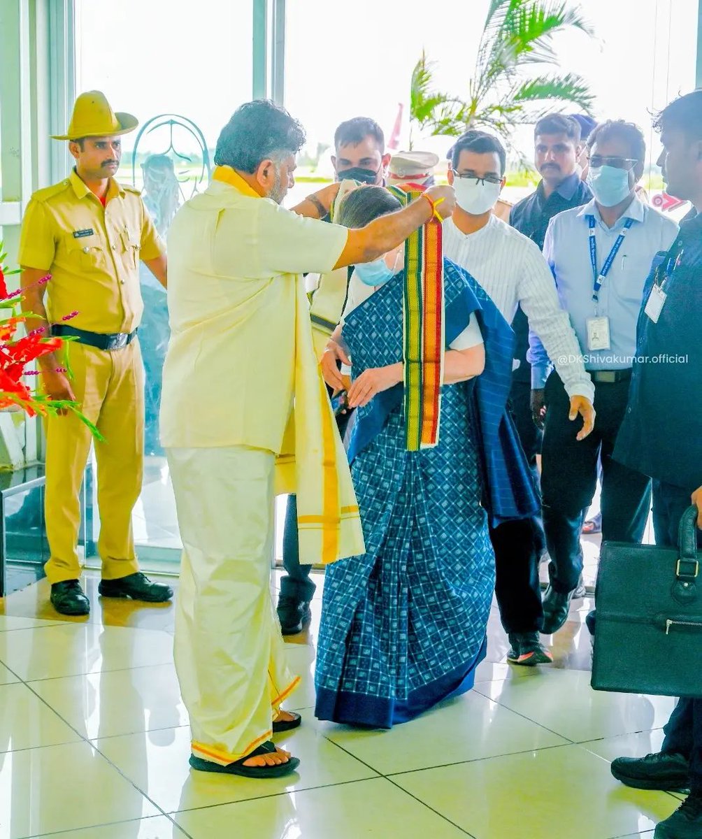 ShivaSenaIYC's tweet photo. Congress President smt.Sonia Gandhi ji arrives in #Mysuru. She will be join #BharatJodoYatra on October 6. https://t.co/9i3ONJBh8b