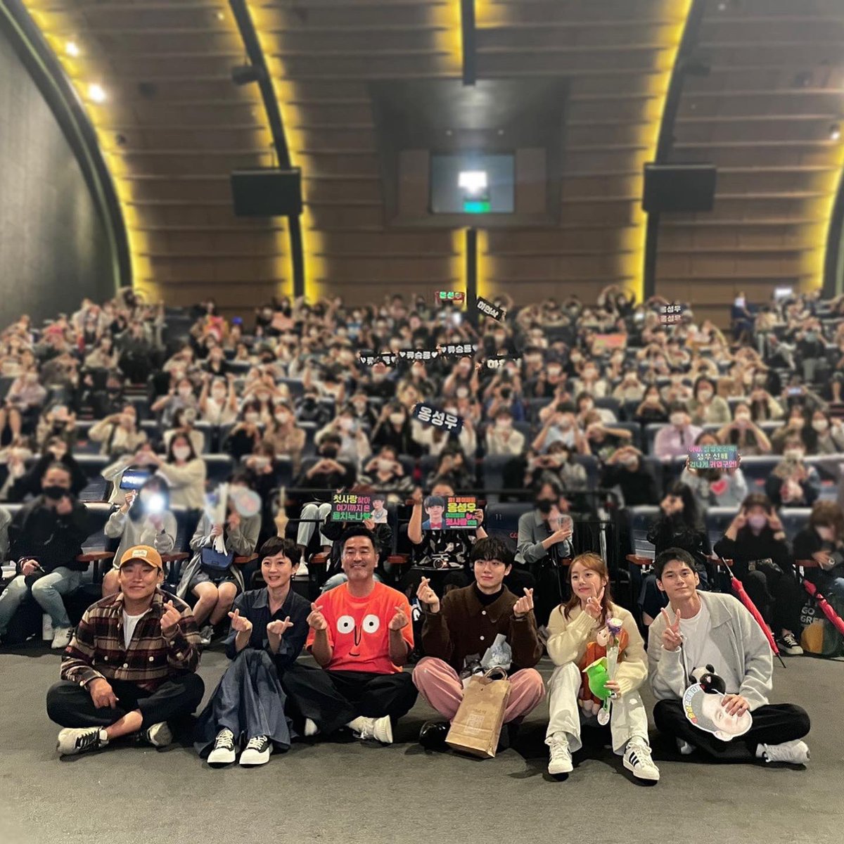 lotte_ent's tweet photo. 여기까지가-🍂 끝인가보오-🍂
이제 나는- 주말에 다시 돌아오겠소!!!!!!!
<인생은 아름다워> 무대인사 이번주 주말에 또 만나요🖐

#인생은아름다워 #절찬상영중
#류승룡 #염정아 #박세완 #옹성우 #하현상
#주크박스 #뮤지컬 #영화추천 https://t.co/50leugGyNp