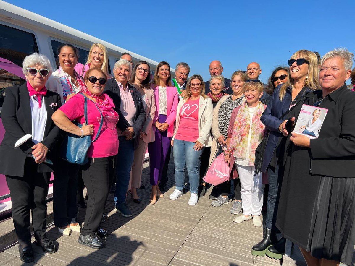 LuigiBrugnaro's tweet photo. Grazie all’#Ulss, alla presidente @lindagiovi, ad @alilaguna_IT, alla @LILTnazionale, agli assessori, alle consigliere e alle tante persone che con entusiasmo, sensibilità e competenza contribuiscono alla realizzazione dell’#OttobreRosa in @comunevenezia ! https://t.co/nAyLuGOvnQ