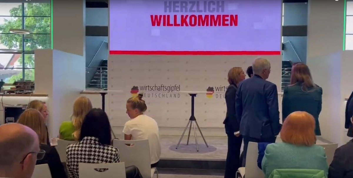 Wirtschaftsgipfel Deutschland berichtet von der diesjährigen Konferenz, die am 24. September 2022 im Sportpark Ronhof Thomas Sommer stattfand. Sehen Sie hier unser Rückblick-Video - mailchi.mp/wirtschaftsgip…