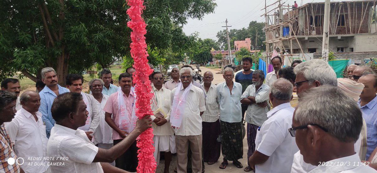 vsrcpm's tweet photo. ప్రకాశం జిల్లా ఉప్పుగుండూరులో జరుగుతున్న కౌలు రైతు సంఘం మహాసభలో ప్రారంభోపన్యాసం #vsrcpm #VSR #CpmAp #LeftAlternative #tennent https://t.co/PYSZ7sqwZz