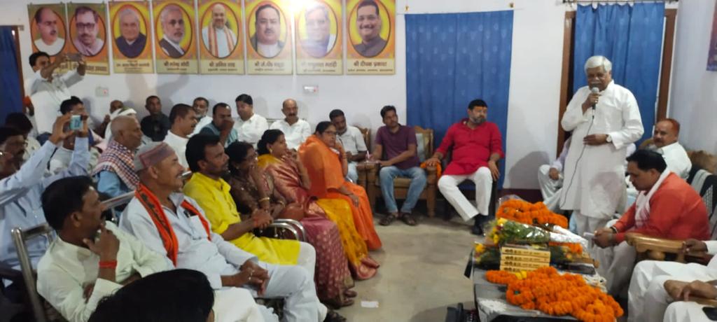 vishnumppalamu's tweet photo. कल गढ़वा में भारतीय जनता पार्टी के द्वारा सेवा पखवाड़ा के तहत खादी स्वावलंबन एवं सेवा कार्यक्रम तथा भारतीय जनता पार्टी गढ़वा जिला कार्यालय में संगठन महामंत्री श्री कर्मवीर सिंह जी के स्वागत एवं अभिनंदन कार्यक्रम में शामिल हुआ। 
@blsanthosh https://t.co/QC7s87iS2I