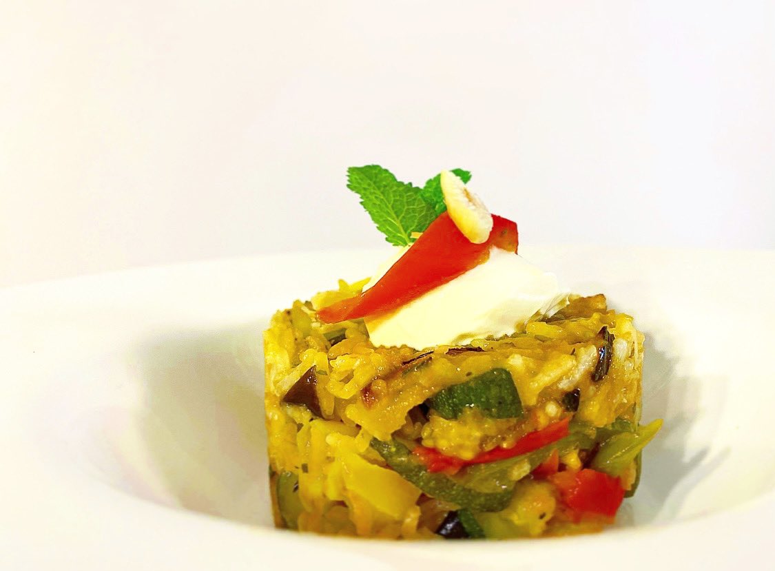 _FoodAddicted's tweet image. Riso basmati alla curcuma con verdure al forno, quenelle di formaggio fresco SKyr e mandorle tostate 
.
.
.
#foodaddicted #monday #food #foodie #instafood #cibo #vegetables #cucinaitaliana  #italianfood #veggie #zucchini #dietfood #homemade #healthyfood #foodblogger