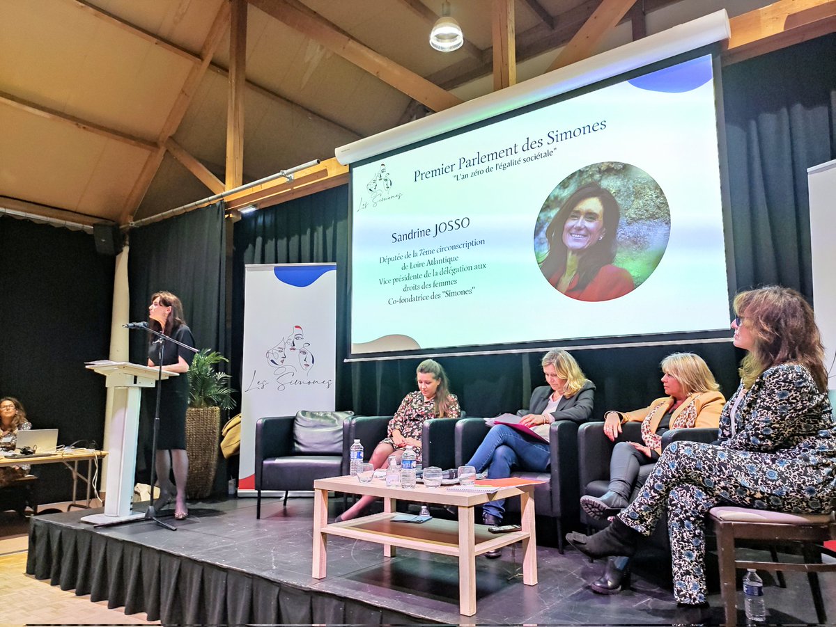 sandrinejossoan's tweet photo. 🚦Un grand succès pour le premier événement @LesSimones_  dont je suis la co-fondatrice ! 
+ de 150 femmes et hommes réunis pour co-construire des projets de société. 
🙏🏼 Un grand merci à @YaelBRAUNPIVET pour son discours éclairant !
👉🏼 Nous rejoindre : https://t.co/032HQIjZOL https://t.co/5NSJCosqnL
