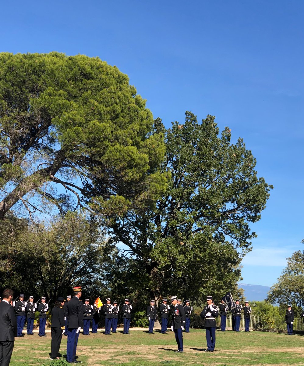 Prefet84's tweet photo. [Cérémonie de prise de commandement] du Colonel Cédric GARENCE #GGD84, le 3 octobre 2022 au Parc de l’Arbousière à #Châteauneuf-de-Gadagne, en présence de Violaine DEMARET, @prefet84, et du Général Arnaud de BROWAËYS. https://t.co/Hy9FpKw0TM