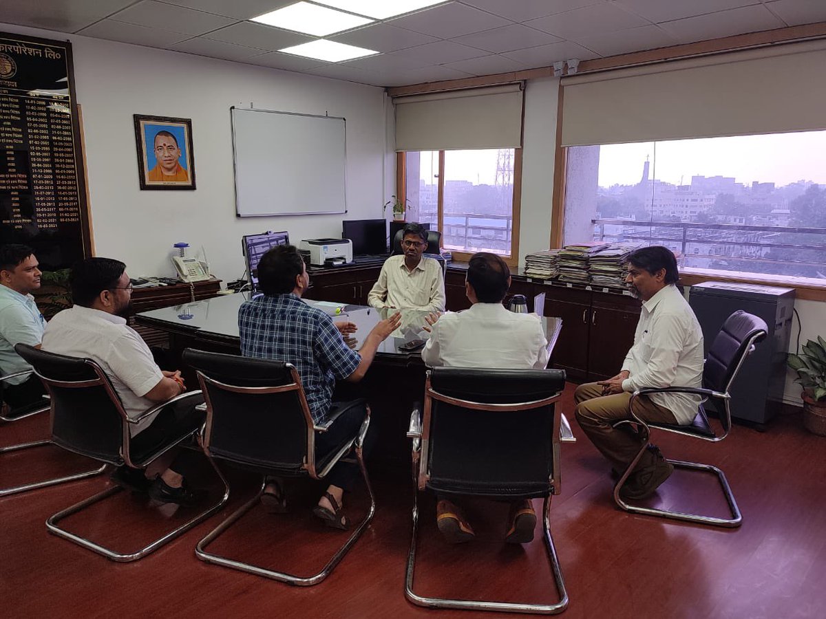 आज उप्रराविप अभियन्ता संघ के केंद्रीय कार्यकारिणी द्वारा सभी ऊर्जा निगमों के चेयरमैन <a href="/UppclChairman/">CMD UPPCL</a> महोदय एवं प्रबंध निदेशक,पाकालि <a href="/mduppcl/">MDUPPCL</a> महोदय से शिष्टाचार भेंट वार्ता की गयी एवं अभियन्ताओं की ज्वलंत समस्याओं से अवगत कराया गया।