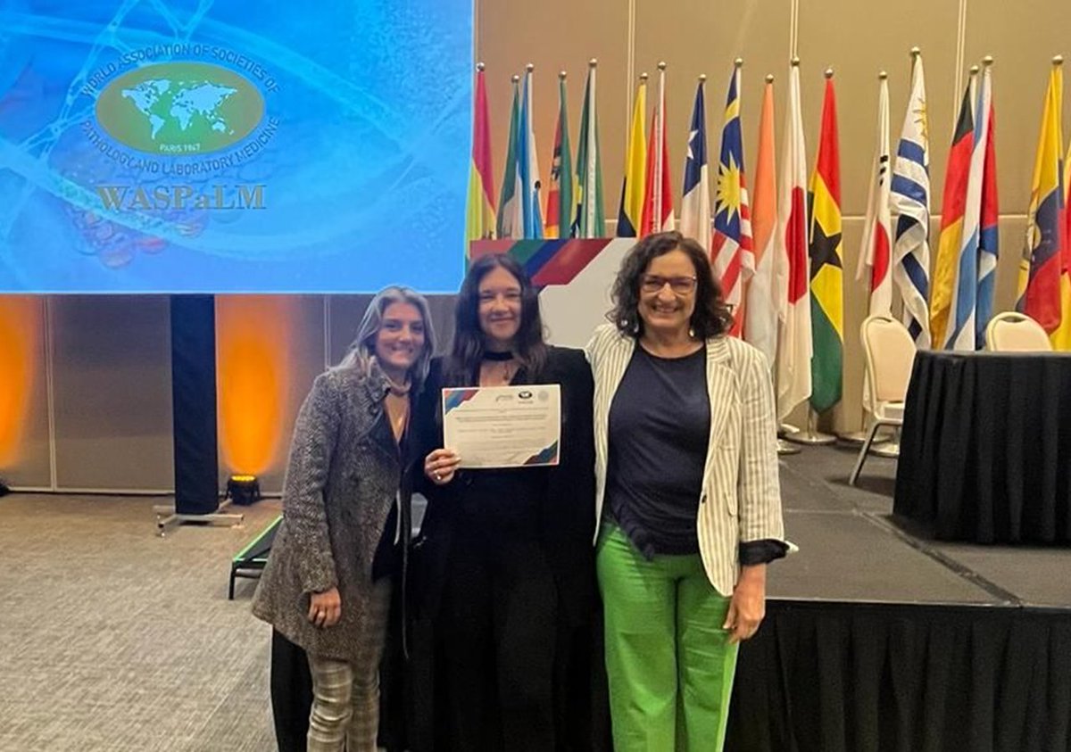 antibiotica's tweet photo. Y terminamos el WASPaLM2022 recibiendo el 1er premio de la World Association of Societies of Pathology And Laboratory Medicine en un trabajo de cooperación @antibiotica -Repartición Microbiologia del @laboratorio_HC 💪🔥 @SeijaVeronica @alvillar @InstitutodeHig1 @hcmquintela https://t.co/8CyMoqJPqp
