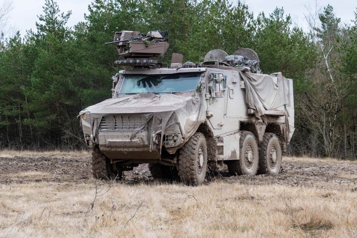 CENTACOfficiel's tweet photo. [#PrépaOPS]Une rotation sous un angle #Interarmées avec la participation de 2 escadrons de la #BA133, de la #FORFUSCO et du @FierEtVaillant  afin de se préparer ensemble aux exigences du combat de #HauteIntensité.https://t.co/TnfEJaGly2 @MarineNationale @Armee_de_lair @COM_E2CIA https://t.co/zuJl1Fqjcj
