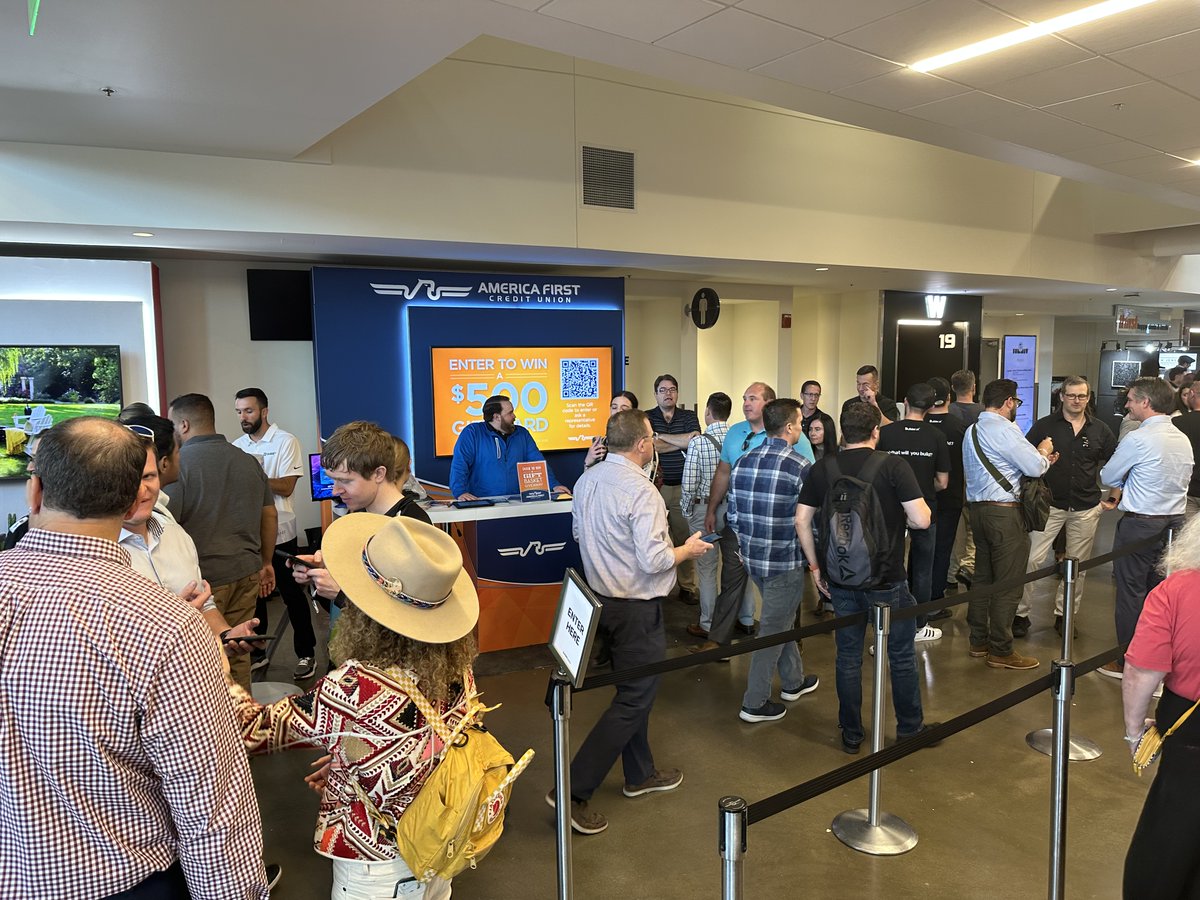 TrakSoftware's tweet photo. We thoroughly enjoyed our two days @siliconslopes Summit with the Utah technology community. We got to spend time back at @vivintarena / @utahjazz Also fun to see our customer, @AFCU sponsoring and working an in-person event.
#SlopesSummit22 #SlopesSummit #siliconslopes https://t.co/jQWO53o5MW
