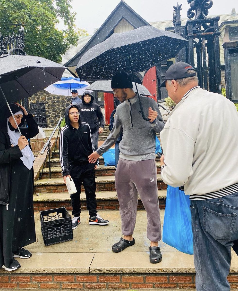 bay_development's tweet photo. Rain didn’t stop TEAM BRCDC from our distribution on Saturday! Thank you everyone! Please continue to support us as we feed Brooklyn!
#BayRidge #BayRidgeBrooklyn
#FoodDistribution #BRCDC https://t.co/nx3Fu6GWOc