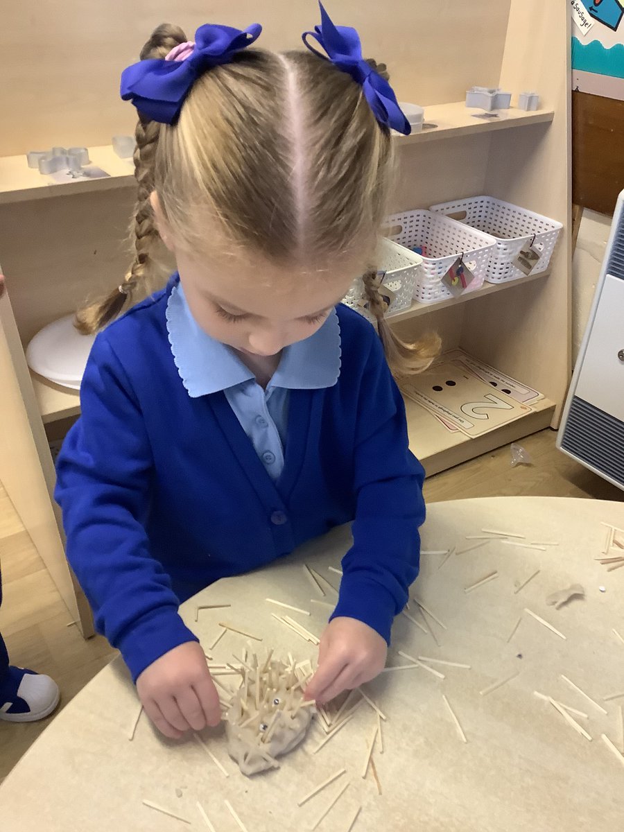 StGregorysEYFS's tweet photo. Making our Autumn hedgehogs with play dough.🦔
#Autumncrafts #Playdoughfun #autumn2022 https://t.co/3JszmjcdsM