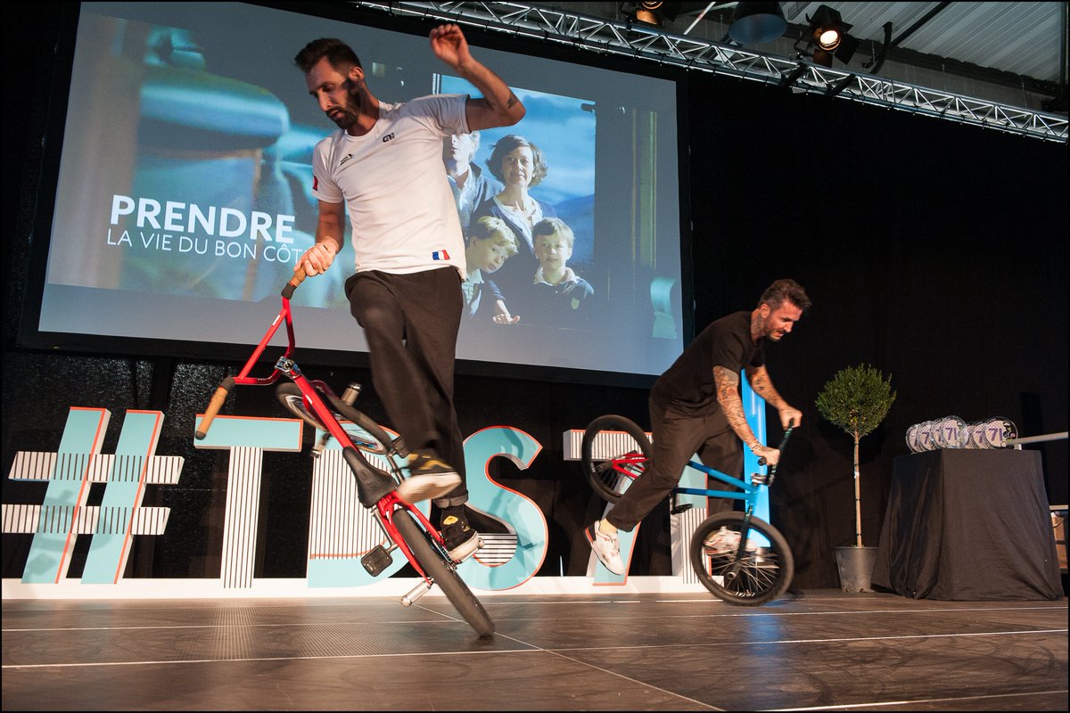 saoneetloire's tweet photo. #sport #cdos #cdos71
[𝗥𝗘𝗧𝗢𝗨𝗥 𝗧𝗥𝗢𝗣𝗛𝗘𝗘𝗦 𝗗𝗨 𝗦𝗣𝗢𝗥𝗧 🧐]

Ce vendredi 30 septembre, le Département, en lien avec le Comité départemental olympique et sportif, a organisé comme chaque année les Trophées du sport.🤗 https://t.co/LcGjxGeKX8