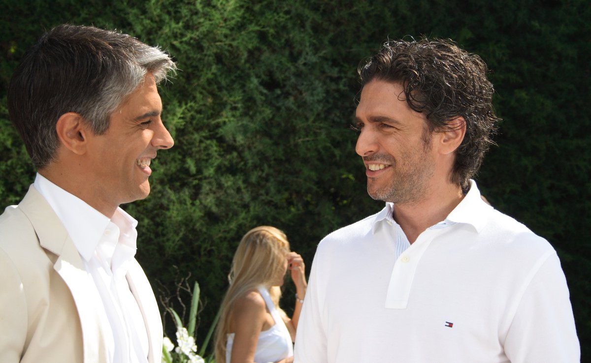 HaddockFilms's tweet photo. ¿Te acordás de este #crossover? #LeonardoSbaraglia y #PabloEcharri forman parte del cast de ‘’Las viudas de los jueves’’, dirigida por Marcelo Piñeyro. Mirala por @NetflixLAT @CheNetflix
#cinenacional #lasviudasdelosjueves #vanessaragone #films #movies #haddockfilms #talentos https://t.co/8ScVtwlEHh