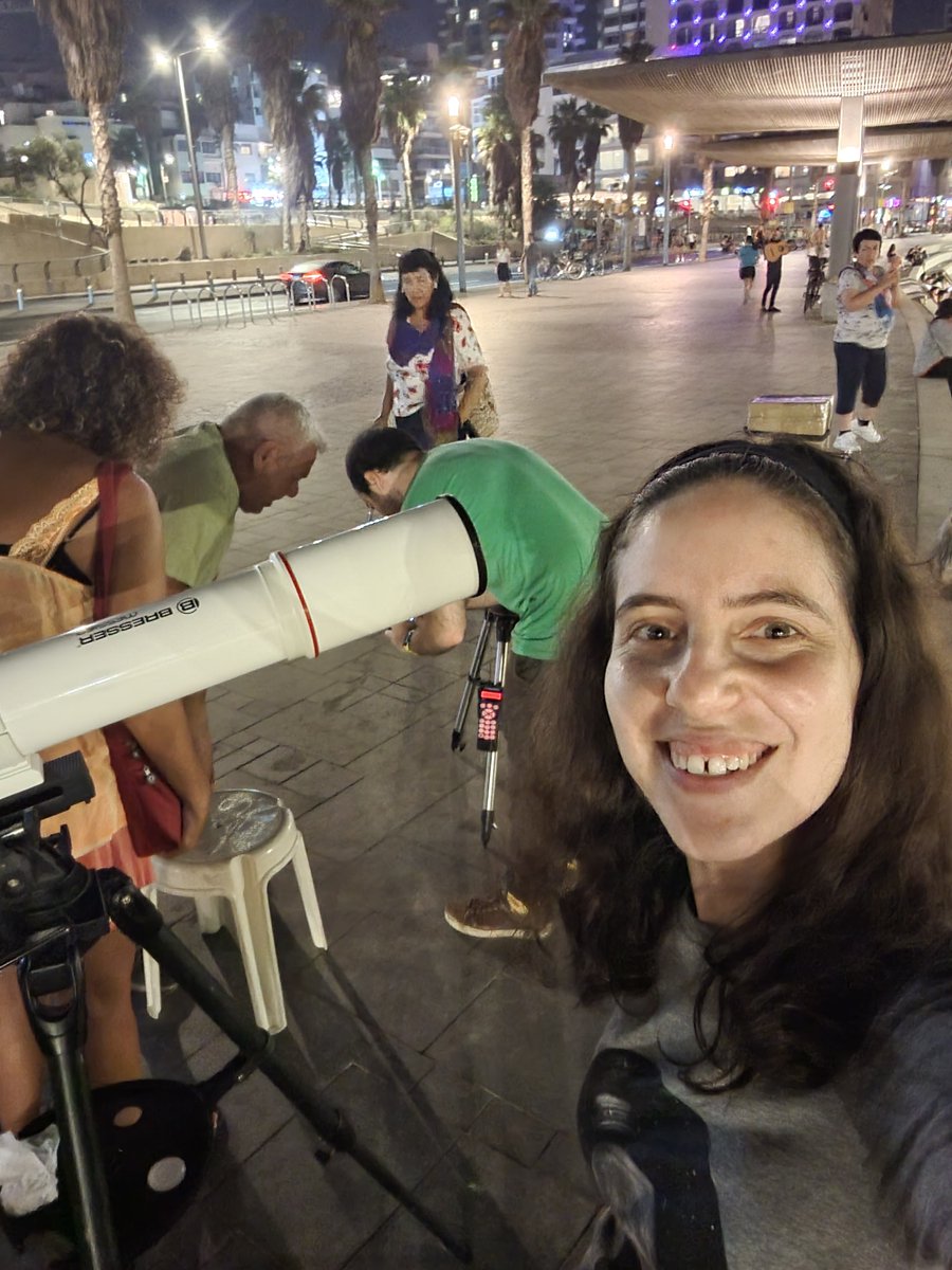 אתמול בטיילת תל אביב - מקום טוב לתצפיות רחוב! 🤩עדכונים על תצפיות הבאות ב-<a href="/ellastelescope/">shartiella.telescope</a> 😊
#100HoursOfAstronomy <a href="/NaecIsrael/">NAEC Israel</a> <a href="/danfishgold/">Dan Fishgold</a>
