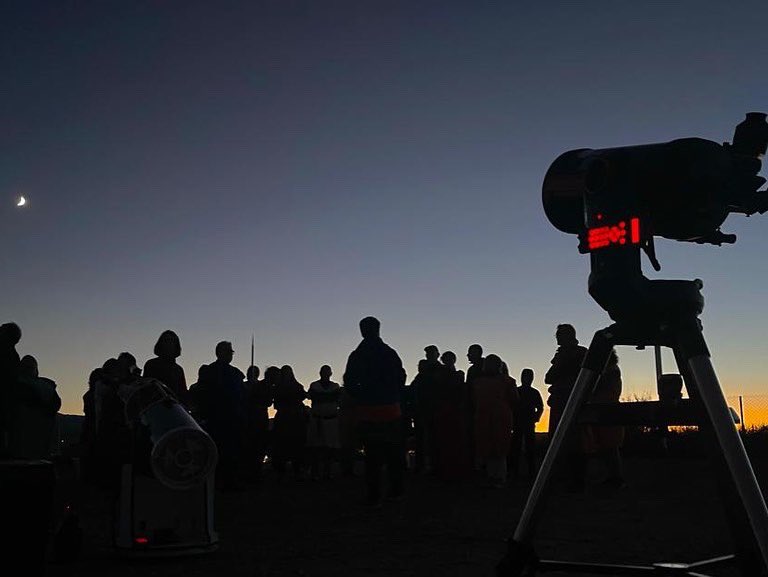 El pasado viernes los asistentes a la actividad de ARQUEOASTRONOMÍA que organizó el <a href="/AytoBaza/">Ayuntamiento de Baza</a> conocieron cómo las poblaciones del pasado entendían el cielo y cuál fue el papel que jugó en sus culturas.