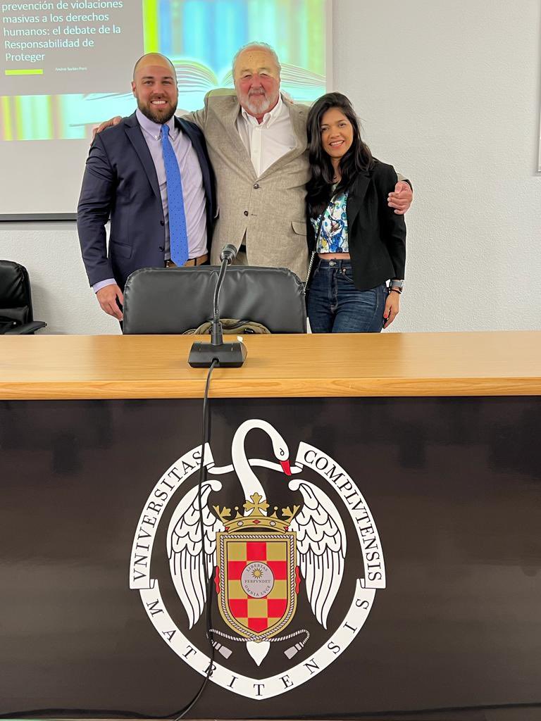 SerbinPont's tweet image. ¡Finalmente Dr. en RRII! ¡Sobresaliente Cum Laude por la @unicomplutense! ¡Mil gracias a todos los que me han acompañado en este proceso, en especial @ProfMiriamN @JASanahuja @lazurdasueca y @andresserbin!