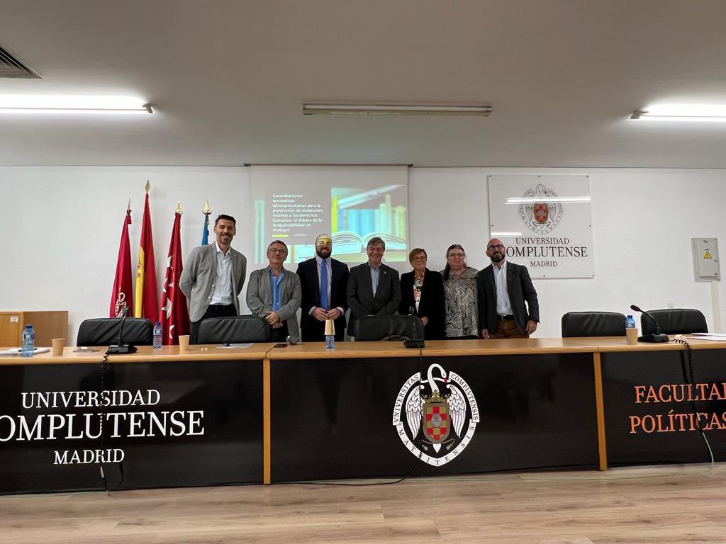SerbinPont's tweet image. ¡Finalmente Dr. en RRII! ¡Sobresaliente Cum Laude por la @unicomplutense! ¡Mil gracias a todos los que me han acompañado en este proceso, en especial @ProfMiriamN @JASanahuja @lazurdasueca y @andresserbin!