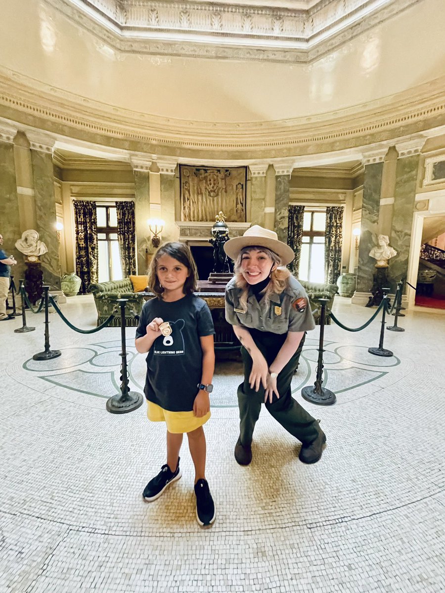 ChrisRiefPhoto's tweet photo. Junior Ranger Badge Earned ๐โฃ
โฃ
Vanderbilt Mansionโฃโฃ
โฃโฃ
๐ @NPS_HydePark #FindYourPark #IBrakeForBrownSigns #JuniorRanger #EveryKidOutdoors @OAK_Updates @bluelightningbear @NP_Geek #NationalParkGeek #ParkChat #HumansOutside365 ๐โก๏ธ๐ป https://t.co/iniuELqAsK