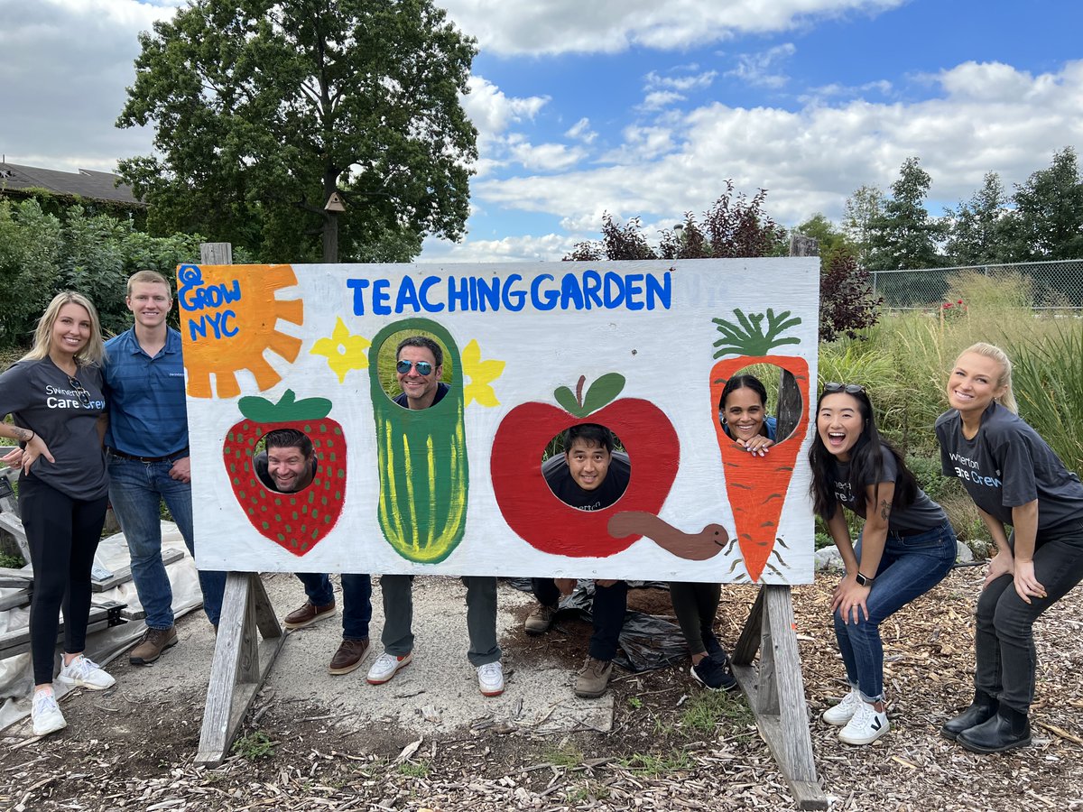 swinerton's tweet photo. What an inspiring day working alongside @GrowNYC at their Teaching Garden on Governors Island.

#SwinertonCares #SwinertonNYC #BuildTheEast #CommunityBuilder https://t.co/ZsJh7WWd61