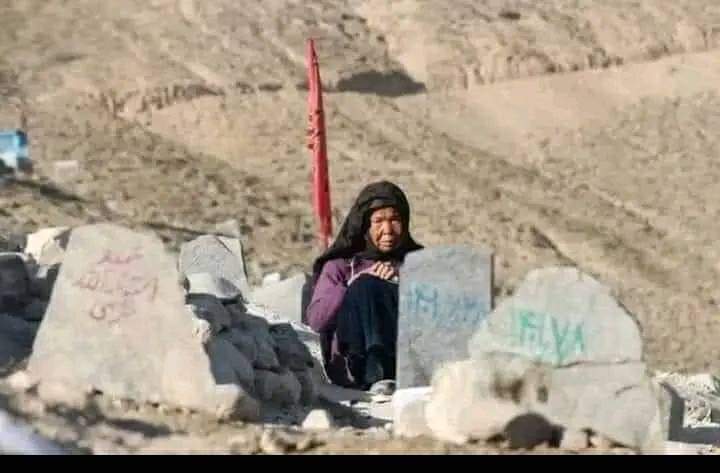 همگی بخاطر انسانیت تویت کنیم. تا جهان برای این گونه عمل شنیع و ضد بشری راه چاره پیدا کنند.