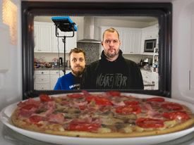 thevrpisti's tweet photo. Kitettünk ma egy képet Instagramra rólam és @thevrbazsi-ról! Gondoltam vicces lesz, mert éppen a webshopon dolgoztunk, aztán beletrollkodtam kicsit. Na most munkához láttatok! 😳 Ettől a 4-től már behánytam a röhögéstől, de jöhet a többi ide kommentben. Nézzetek szét…megéri! 😂 https://t.co/B4yPzcud3C
