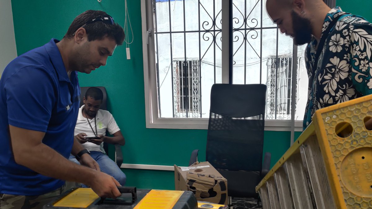 etibiocubafarm1's tweet photo. 🧰En preparativos etianos que parten hacia la provincia de Pinar del Río para apoyar en las labores de recuperación de los servicios de telecomunicaciones afectados por el paso del huracán Ian.

Una de las acciones previstas para aportar en la solución de la difícil situación. https://t.co/RpQRKaO6yh