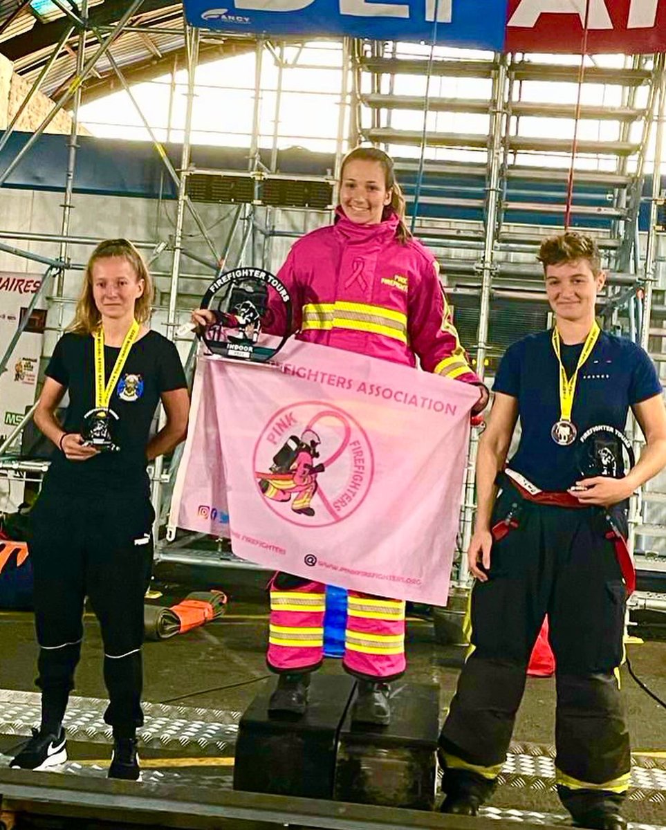 PompiersRoses's tweet photo. Ce wd le 1er octobre, lancement d’ #octobrerose, Leonie et Jérémy, #pompiersroses ont participé au challenge #firefightercombatchallenge de Tours. En individuel femme 18-30 ans, Leonie du @sdis60 décroche la 1ere place 🥇 
#pinkoctober  #breastcancerawareness  #cancerdusein https://t.co/h4a4bgzGca
