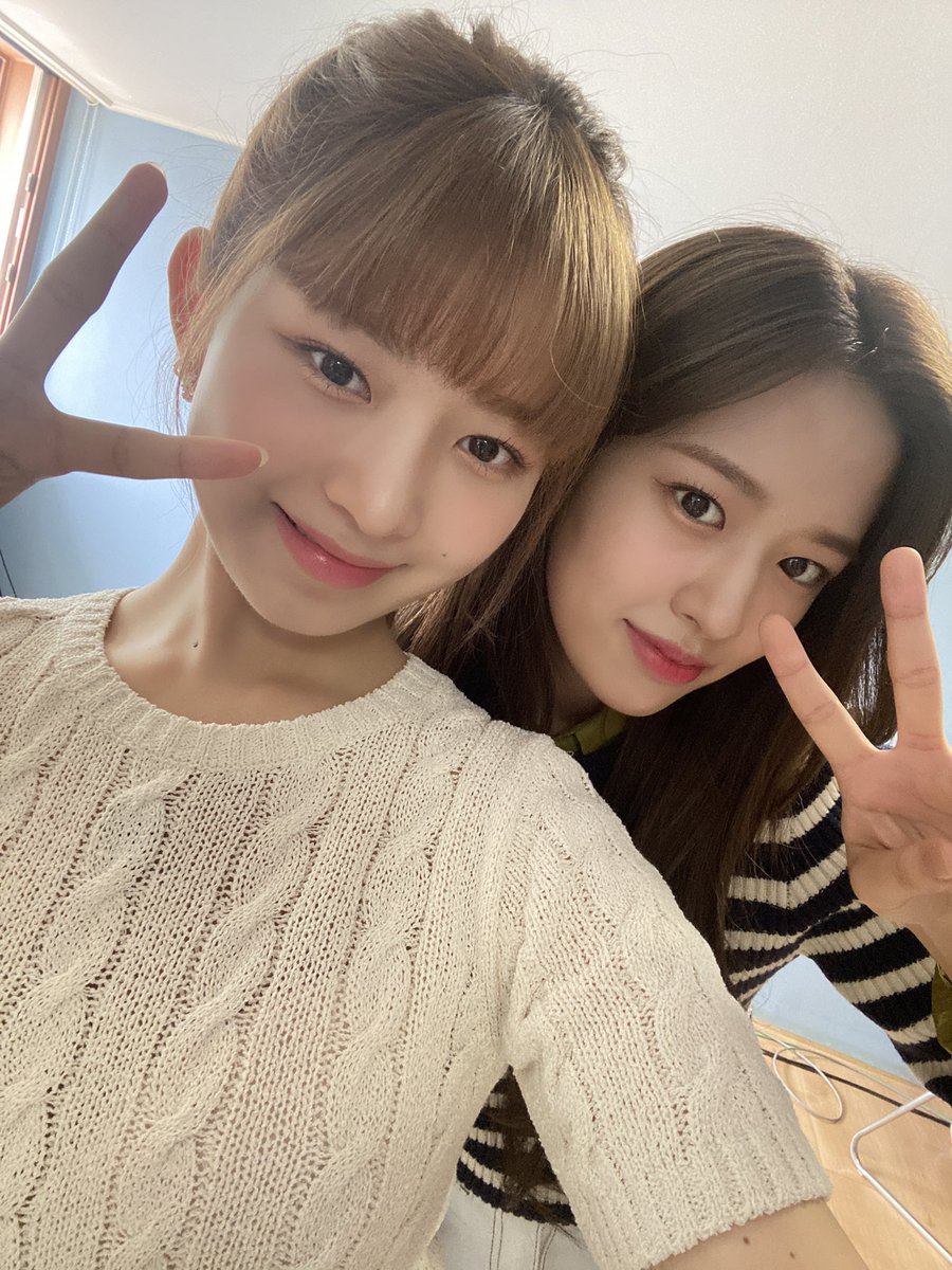 📸
221003 #KBS2 #개는훌륭하다 완료 💕

헤헤강아지 콩언니 유진이와 ☺️
콩언니 눈에 넘 귀여운 강아지인
콩동생 💚 레이가 함께 
친구들 이야기 잔뜩 나누고 온 날 🐶💘
우리 콩알강아지들 너무 훌륭하지 🐾

#IVE #아이브 
#ANYUJIN #안유진
#REI #레이