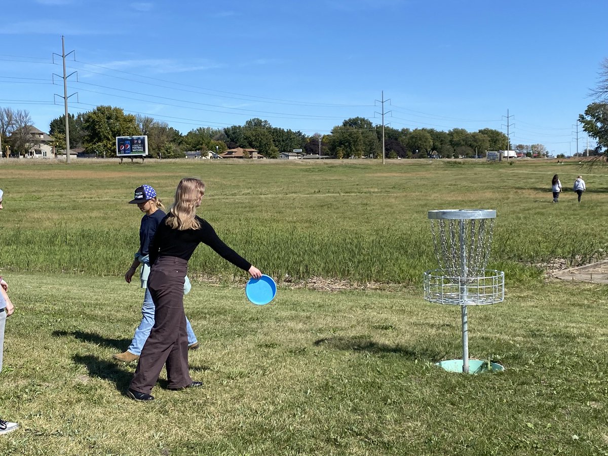 ByronHSPE's tweet photo. Byron HS students enjoying Disc Golf and Mini Golf. https://t.co/0CmwTsWS9J