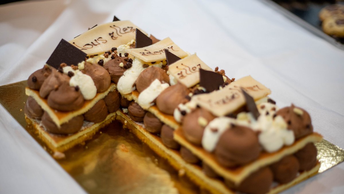 C'est avec une immense joie que nous vous partageons en image les 1 an de Sundesk Nice. 

Déjà 1 an que l'équipe formée par Julie Basso et Solène Wolf accueille quotidiennement des Sundeskers niçois dans une ambiance rock'n'roll. 🤘

#coworking #LundiMotivation #CotedAzurFrance