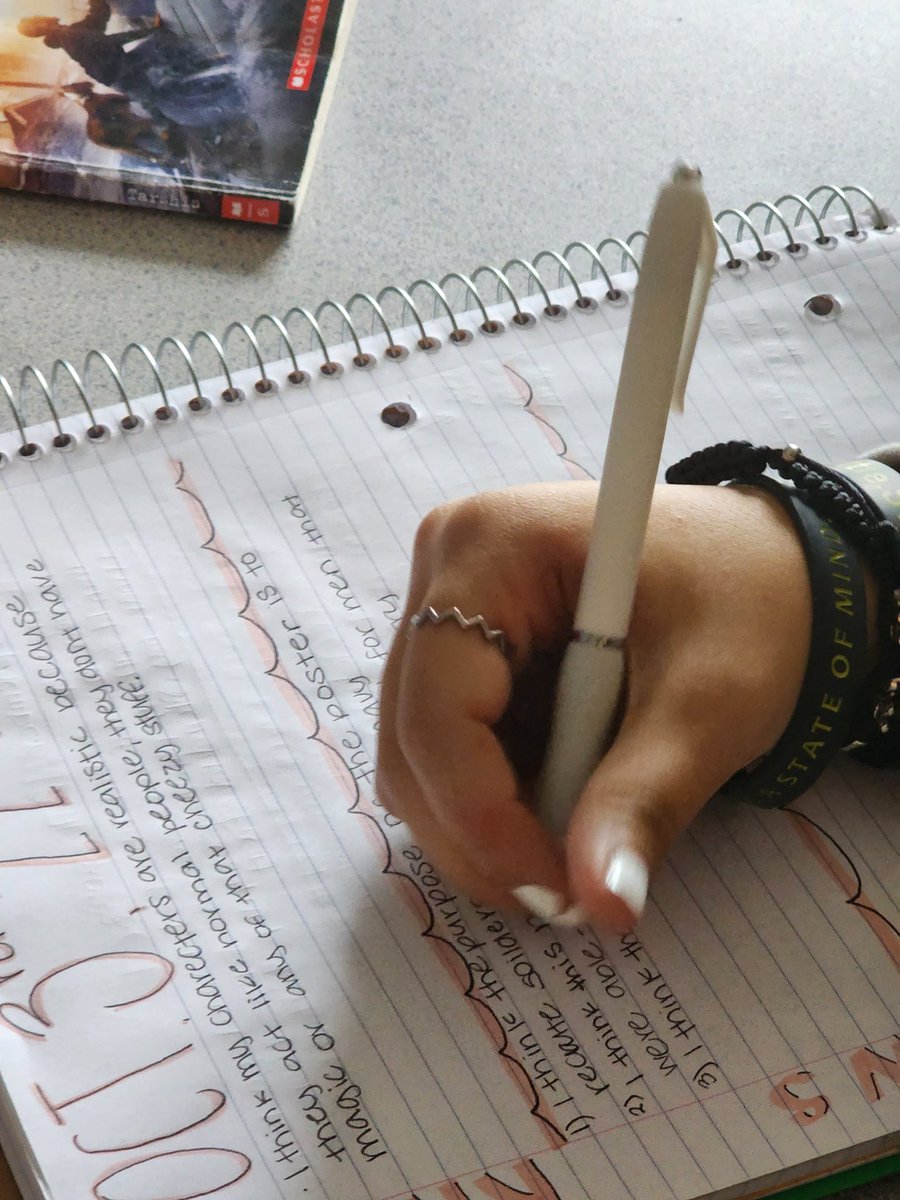 PrincipalMizell's tweet photo. In Ms. Davidson's class, Ss analyze texts and explain author's purpose. #readingbetweenlines @HenricoSchools @ElkoMiddle #beyondthelines https://t.co/qCOXjQo130