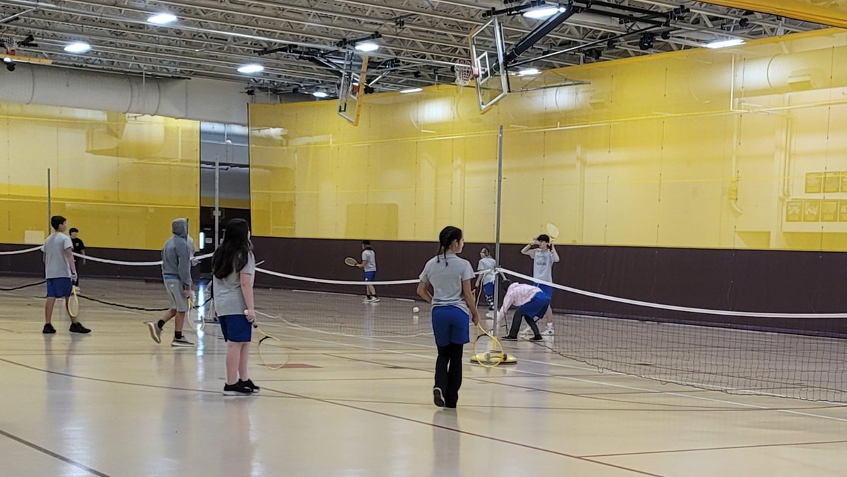 JacobsWellness's tweet photo. Moved eclipse ball inside and Junior/seniors are playing football
Lots of fun on this Monday morning https://t.co/xouNpepPYR
