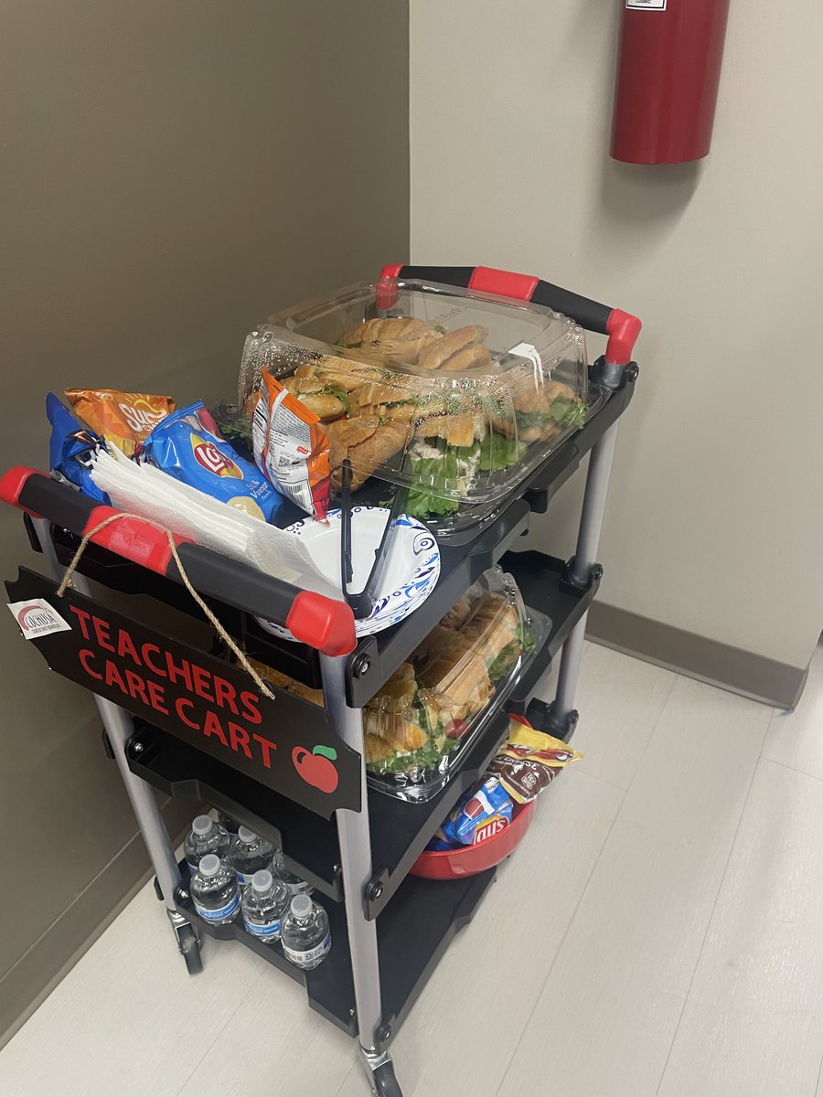 thibodeauxwrs's tweet photo. Sending a SPECIAL thank you to the volunteers from the First Church of Christ ⛪️for ALL of their AMAZING contributions! Without you all, we wouldn't be able to start our week off great! ❤️ #MondayGoodies #GreatnessAtCodwell https://t.co/kNs9Kydxzw