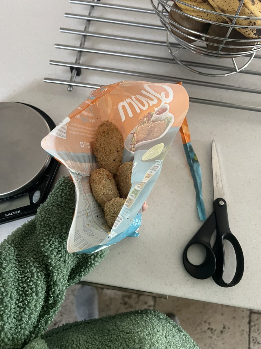 Freyy_b's tweet photo. @QuornFoods maybe my nugget eating habits are a bit out of hand, but not sure 4 nuggets will serve 3 people… 😂 just hope this is a one off 🙏 https://t.co/Snfd1RbK0J