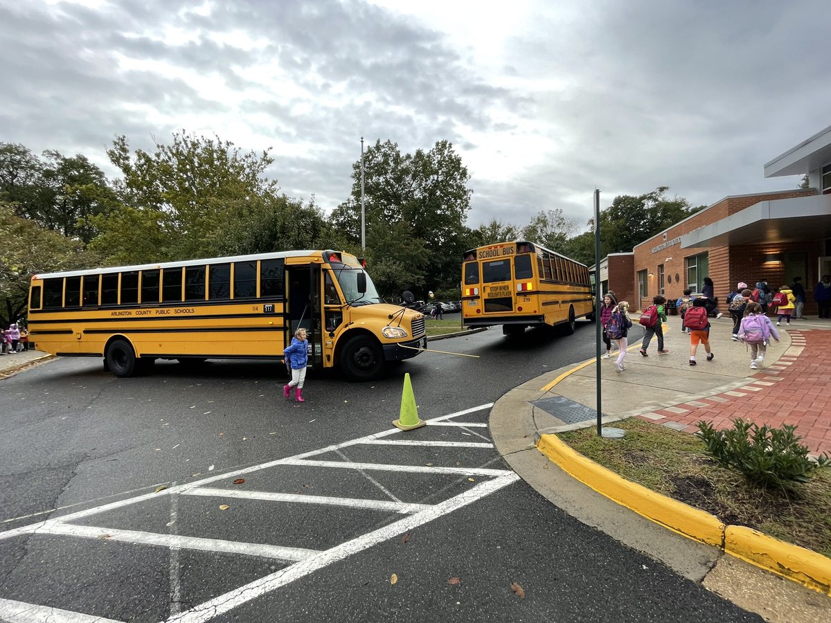 A little rain can’t keep us from practicing safe bus evacuation! <a target='_blank' href='http://twitter.com/APSVirginia'>@APSVirginia</a> <a target='_blank' href='http://twitter.com/APSSchoolBus'>@APSSchoolBus</a> <a target='_blank' href='http://search.twitter.com/search?q=EveryAPSStudent'><a target='_blank' href='https://twitter.com/hashtag/EveryAPSStudent?src=hash'>#EveryAPSStudent</a></a> <a target='_blank' href='https://t.co/e9zhWEn9mc'>https://t.co/e9zhWEn9mc</a>