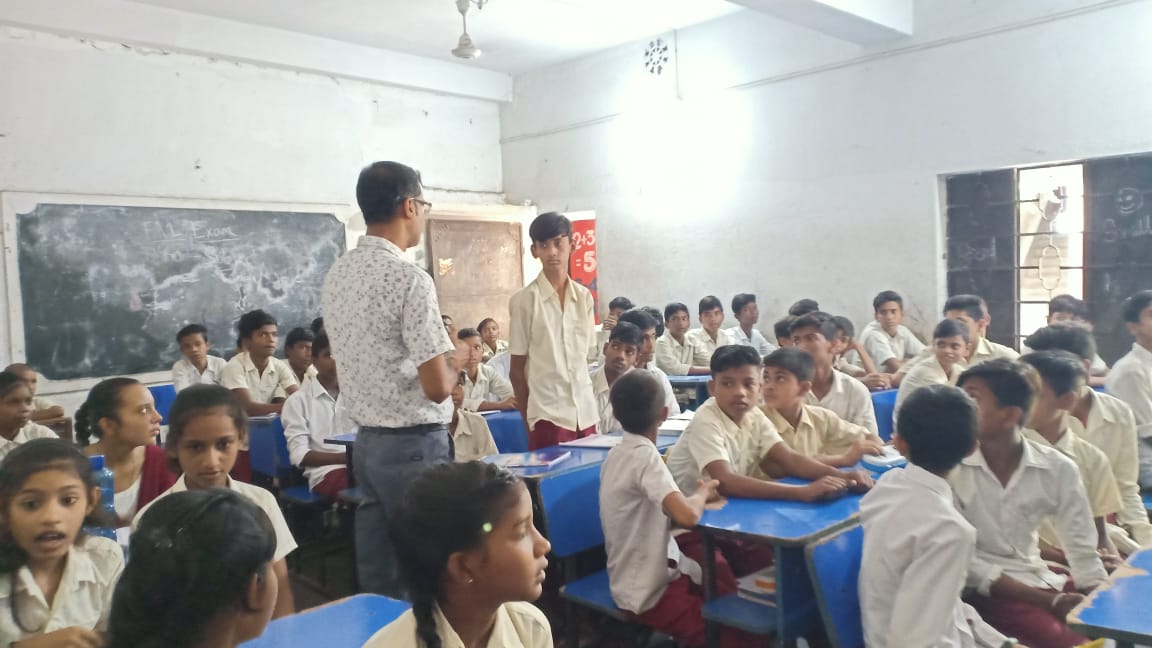 #VibhaIndia is supporting 'Foundation for Awareness, Counseling and Education (FACE)' in its English literacy program in Pakur, Jharkhand.
Our Program Manager, Jyoti Wadmare  visited Pakur and observed the wonderful work done by FACE and met Government stakeholders.
#education