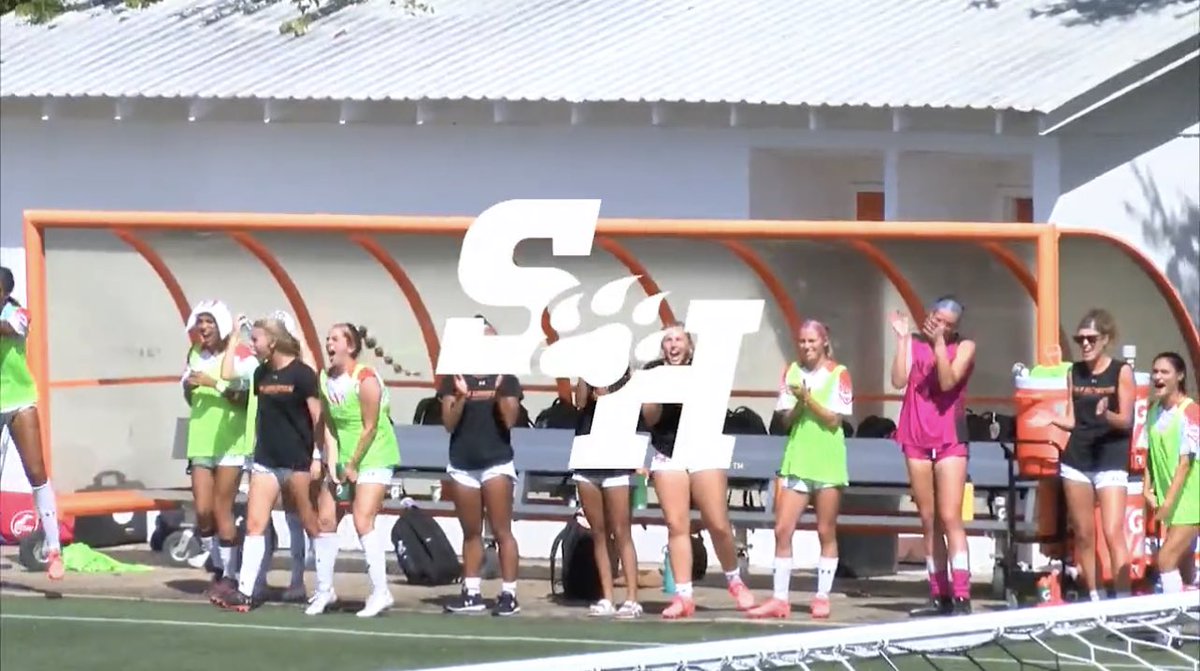 The love and support when Landri scores second goal with minutes left 🧡🤍⚽️.