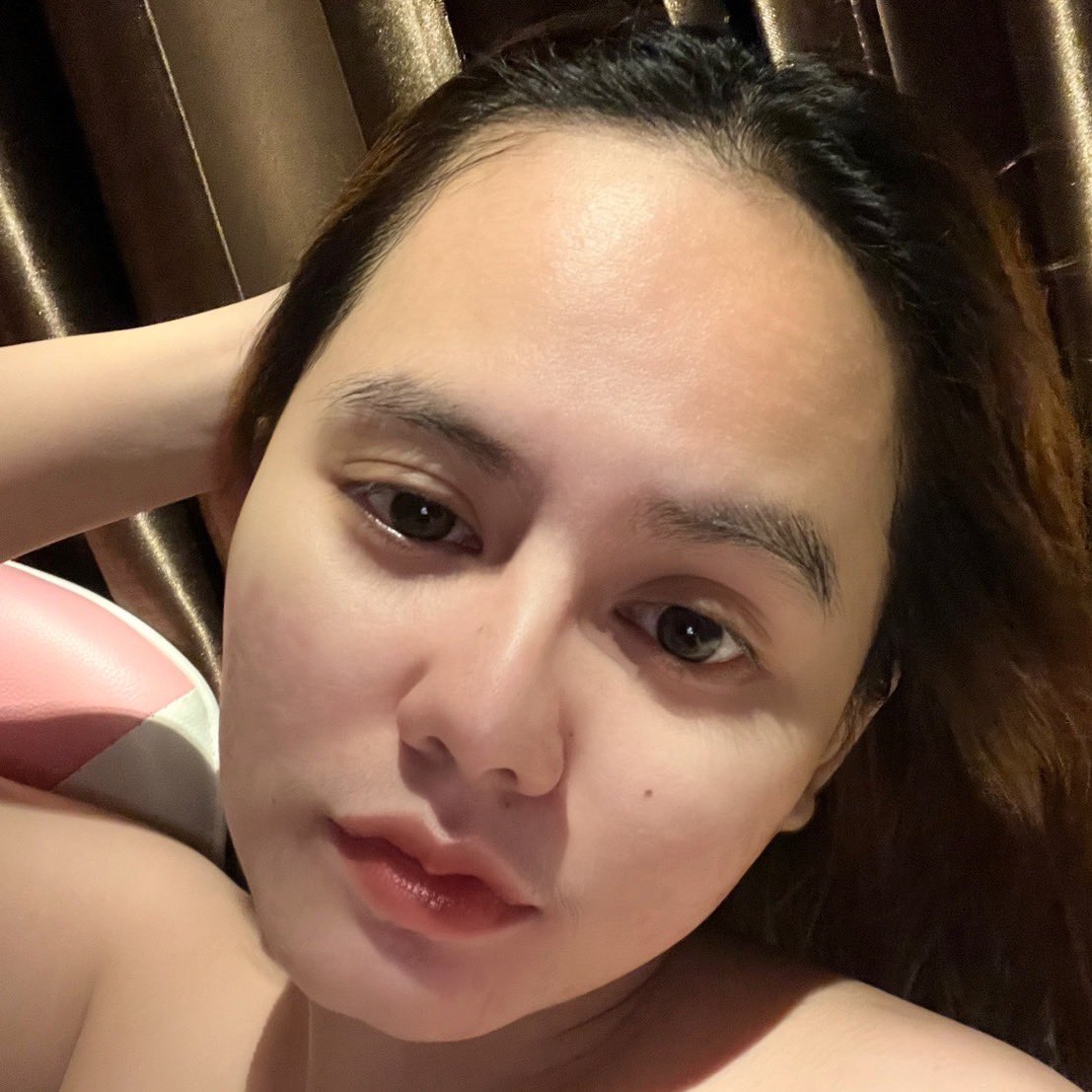 byonghyonn's tweet photo. เป็นหมอแทบไม่ได้พัก แมสก็ต้องใส่อยู่ตลอดเวลา สิวลามขึ้นมาเป็นปี รักษาไม่เคยหาย เลื่อนทวิตเจอสบู่ตัวนี้มาตัดสินใจซื้อมาลอง เขาแถมผงสมุนไพรมาให้ด้วย ตอนแรกไม่ได้คาดหวังกับผลลัพธ์หรอก แต่เกิดคาดนะ 2อาทิตย์ หน้าดีขึ้นจนแฟนเราเองก็ตกใจ 🥺🫶🏻 คือน้องดีจริง หลักสิบอยากให้ไปลอง https://t.co/5uWrziQKmA