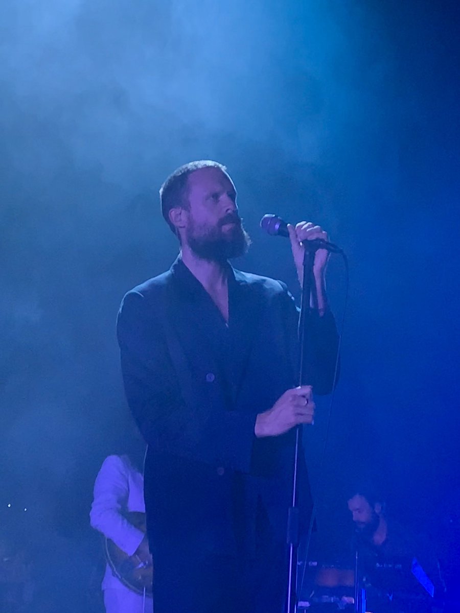 scifidisco's tweet photo. Father John Misty at The Chicago Theatre, 2022 https://t.co/PawXq1r4oy