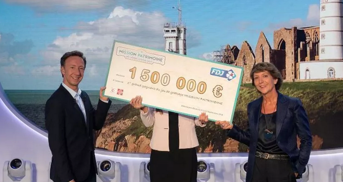 L'argent vous dégouline des mains, et vous ne savez pas quoi faire de vos super profits ? Investissez dans <a href="/freqmoderne/">Fréquence Moderne</a>  !! Un label de podcasts encore indépendant et bénévole qui ne demande qu'à être corrompu par votre argent.
💰utip.io/frequencemoder…