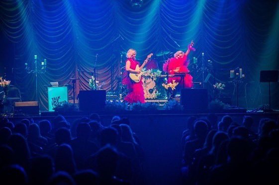 TalkLikeTigers's tweet photo. Looking back on our tour (supporting @elvanatribute) that finished a couple of weeks ago! So many amazing venues, places and people we met along the way! 😍😍
📷 @PTWimages
#band #musicians #tour #stage #pinklights #fashion #pinkdresses https://t.co/WLw9L4Do94