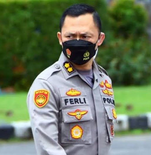 SELAMAT ATAS DI COPOTNYA BAPAK KAPOLRES MALANG AKBP FERLI HIDAYAT.😊

PESANKU:
JANGAN PERNAH MEMBENCI DIRI SENDIRI...
SEBAB,MASIH BANYAK ORANG DI LUAR SANA YG MEMBENCIMU.
🤣🤣🤣