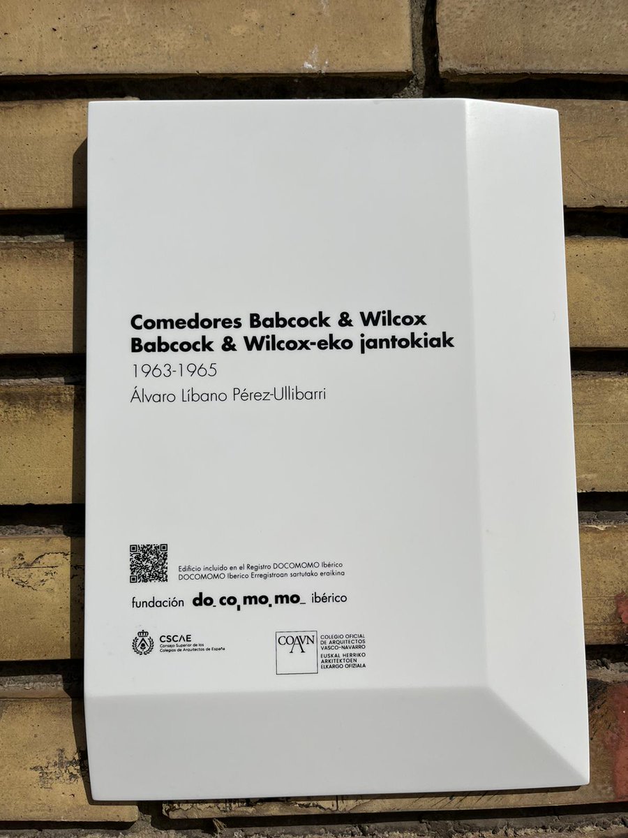COAVNbiz's tweet photo. 📣 Colocación este mediodía de la placa #Docomomo el edificio Comedores Babcock &amp; Wilcox situado en Valle de Trápaga #COAVNBizkaia https://t.co/KhObRS81aX