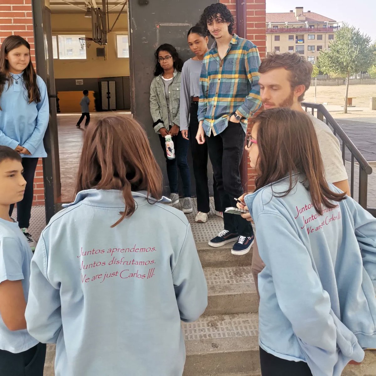 Carl0sTercer0's tweet image. #WelcomeToCarlosIII los delegados/as de 6°Primaria han sido los encargados de recibir a los #Assistants y enseñarles nuestros #Colegio. #JuntosAprendemos #JuntosDisfrutamos #WeAreJustCarlosIII #ConvivenciaEscolar #ComunidadEducativa #TogetherWeCan.