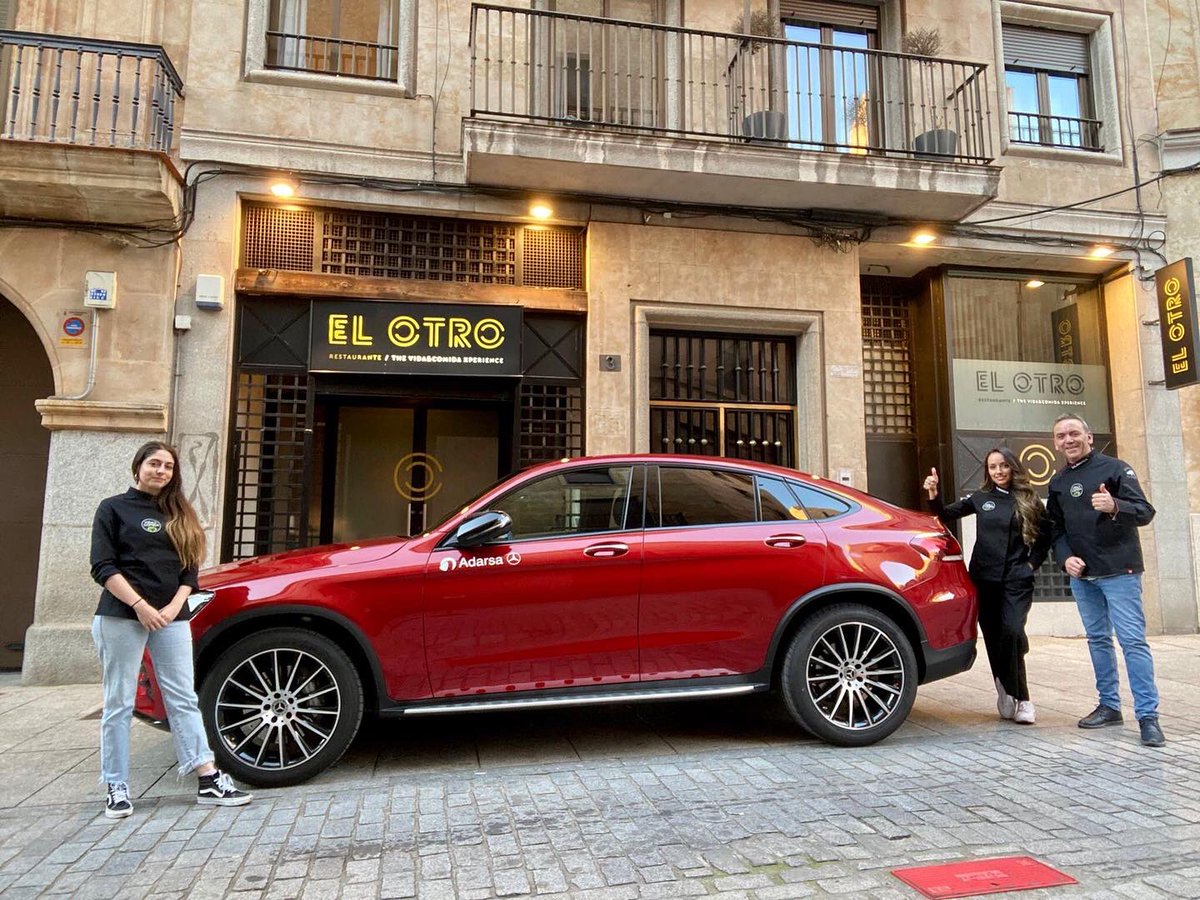VidayComida's tweet photo. ¡ESTAMOS EN @ssgastronomika!
Ayer partimos hacia este gastro-evento a bordo del GLC Coupe 220 Mercedes-Benz, gracias a nuestro partner @grupo_adarsa

Una experiencia de conducción increíble que culminó en una postal nocturna del Kursaal espectacular 
#vidaycomida #ss22 #Salamanca https://t.co/8GtKNFHI0P